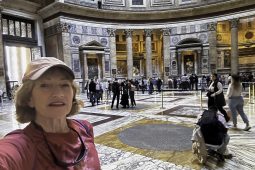 Fadhbanna móra á gcruthú ag an ‘ollturasóireacht’