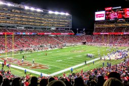 Súil le ‘Damhsa na gCoiníní’ ag Super Bowl LX i Staid Levi’s