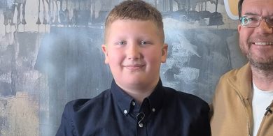 ‘Is breá liom an fharraige agus an ceol ach braithim uaim mo sheantuismitheoirí is mo chairde’ – Úcránach óg sa Ghaeltacht