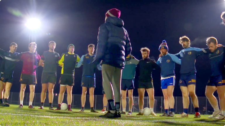 FÍSEÁN: ‘Bhíodh muid ag dul timpeall Coppers ag lorg imreoirí – an bhfuil Gaeilge agat?’ – bláthú Na Gaeil Óga