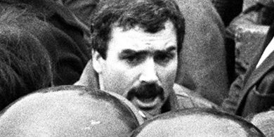 Ainmnigh Stakeknife agus bíodh an tairbhe in áit na rúndachta