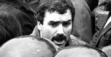 Ainmnigh Stakeknife agus bíodh an tairbhe in áit na rúndachta