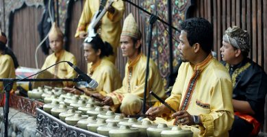 An ann d’áit ar domhan ina mbeadh saoirse ag cailín óg a saol a chaitheamh mar is toil léi?