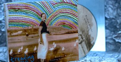 ‘Dul chun cinn mór’ don Mhanainnis é albam nua dátheangach