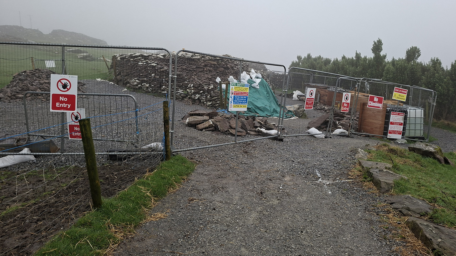 Damáiste déanta ag an drochaimsir do chlochán coirceogach i gCorca Dhuibhne