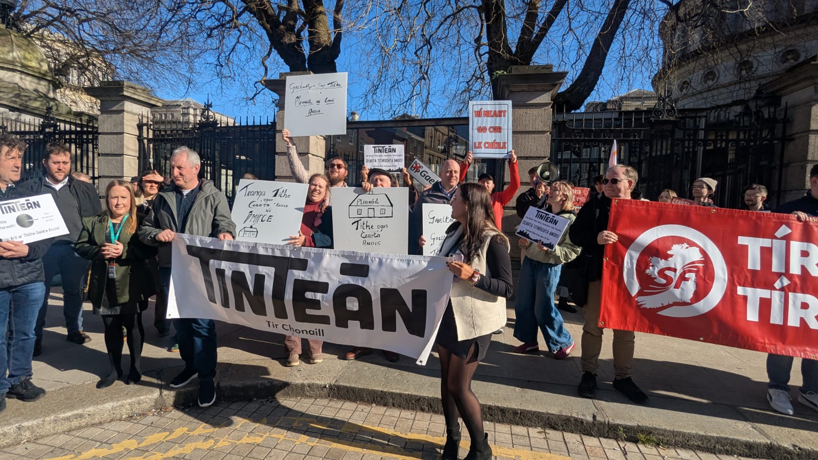 Glactha sa Dáil le rún faoin ngéarchéim thithíochta sa nGaeltacht ach amhras ann ar thuig an tAire Tithíochta é