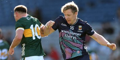 Cluiche mór idir Áth Cliath agus Ard Mhacha ag bun an tábla romhainn agus uair na cinniúna tagtha