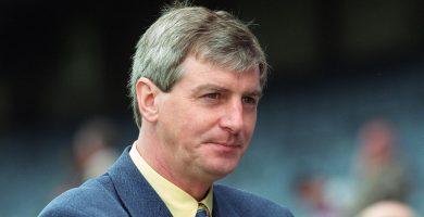 ‘Ba chuid mhór de shaol beagnach chuile dhuine sa tír é’ – ómós léirithe do Michael Lyster