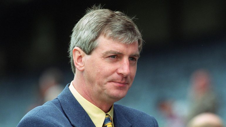 ‘Ba chuid mhór de shaol beagnach chuile dhuine sa tír é’ – ómós léirithe do Michael Lyster