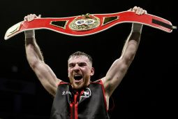 D’imir sé peil, sacar agus rugbaí ach is leis na miotóga atá cáil bainte amach ag Kieran Molloy