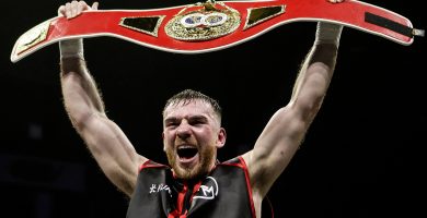 D’imir sé peil, sacar agus rugbaí ach is leis na miotóga atá cáil bainte amach ag Kieran Molloy