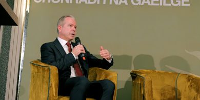 An Coimisinéir Gaeilge ag staonadh ó phlé le lucht frith-Ghaeilge