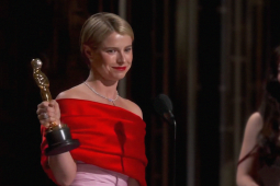 Bua stairiúil ag Jessie Buckley ag na gradaim Oscar