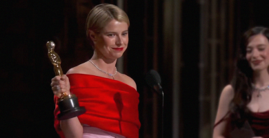 Bua stairiúil ag Jessie Buckley ag na gradaim Oscar