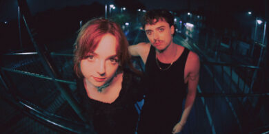 ‘Tá brí níos láidre sa leagan Ghaeilge’ – singil nua ag Mischa and the Bear