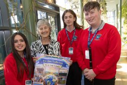 GAILEARAÍ: Misneach agus dúthracht na scoláirí i leith na Gaeilge molta ag an Uachtarán Catherine Connolly ag Muintearas ’26