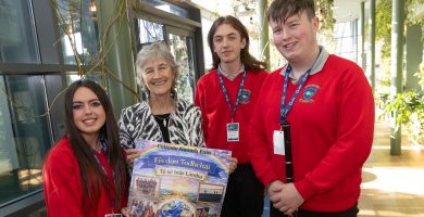 GAILEARAÍ: Misneach agus dúthracht na scoláirí i leith na Gaeilge molta ag an Uachtarán Catherine Connolly ag Muintearas ’26