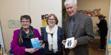 GAILEARAÍ: Leabhair nua le hÁine Ní Ghlinn agus Brian Ó Tiomáin seolta ag Anna Heussaff in Inse Chór