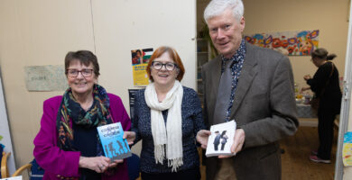 GAILEARAÍ: Leabhair nua le hÁine Ní Ghlinn agus Brian Ó Tiomáin seolta ag Anna Heussaff in Inse Chór