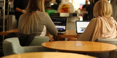 Bhí mé ag súil le bheith i m’fhánaí digiteach arís, ach tá an saol sa chaifé athraithe