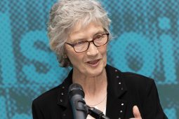 Comhairle á lorg ag an Uachtarán faoi bhunreachtúlacht an Bhille um Chosaint Idirnáisiúnta