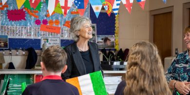 GAILEARAÍ: Uachtarán na hÉireann ar cuairt ar Scoil Shéamais Naofa i mBearna i nGaeltacht na Gaillimhe