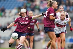 Gaillimh ag iarraidh cluiche ceannais Roinn 1 a bhuachan den chéad uair ach a gcroíthe briste ag Corcaigh cheana