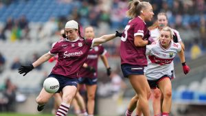 Gaillimh ag iarraidh cluiche ceannais Roinn 1 a bhuachan den chéad uair ach a gcroíthe briste ag Corcaigh cheana