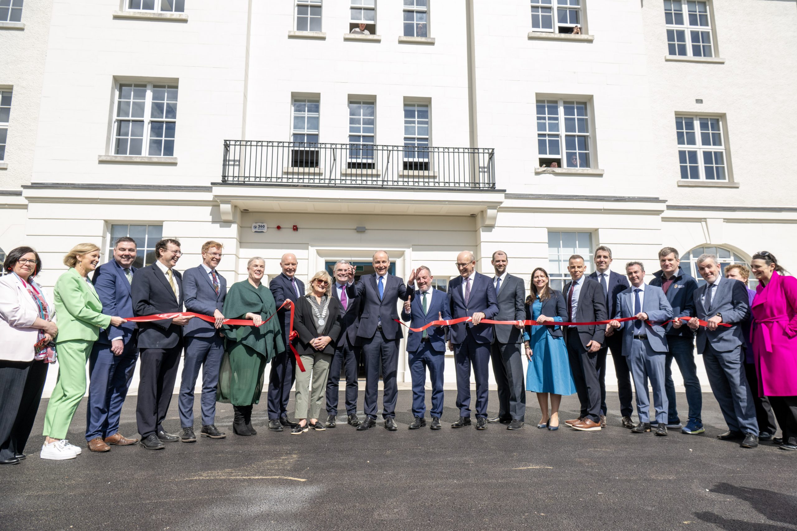 ‘Tá beocht nua curtha i bhfoirgneamh folamh tréigthe’ – Fáilte curtha roimh oscailt Champas Íosagáin