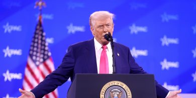 Beatha, saoirse agus tóraíocht an tsonais – breithlá Trump (agus SAM)