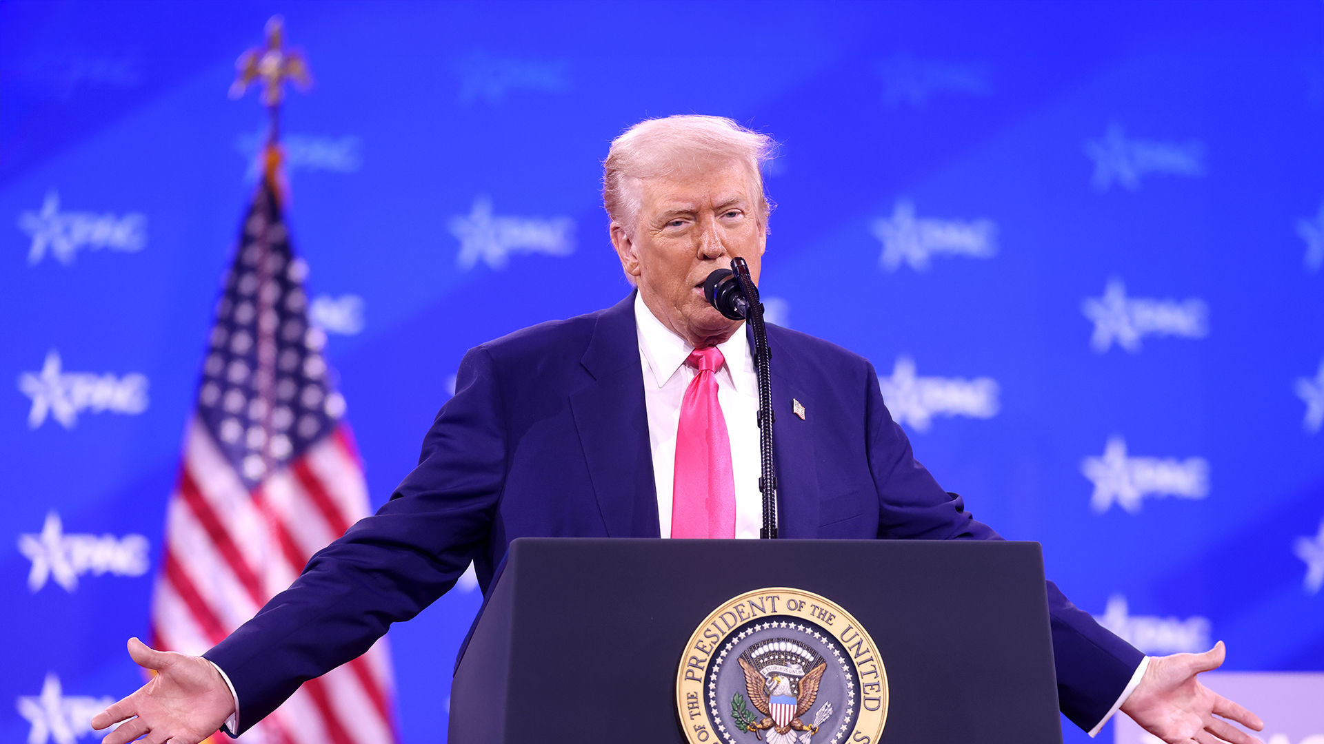 Beatha, saoirse agus tóraíocht an tsonais – breithlá Trump (agus SAM)