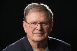 I gcuimhne ar Gabriel Rosenstock: ‘Thug sé an domhan mór isteach sa Ghaeilge’