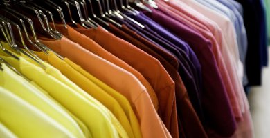 Dáileog dopaimín as an gcófra – caith díot na balcaisí dubha dorcha gruama