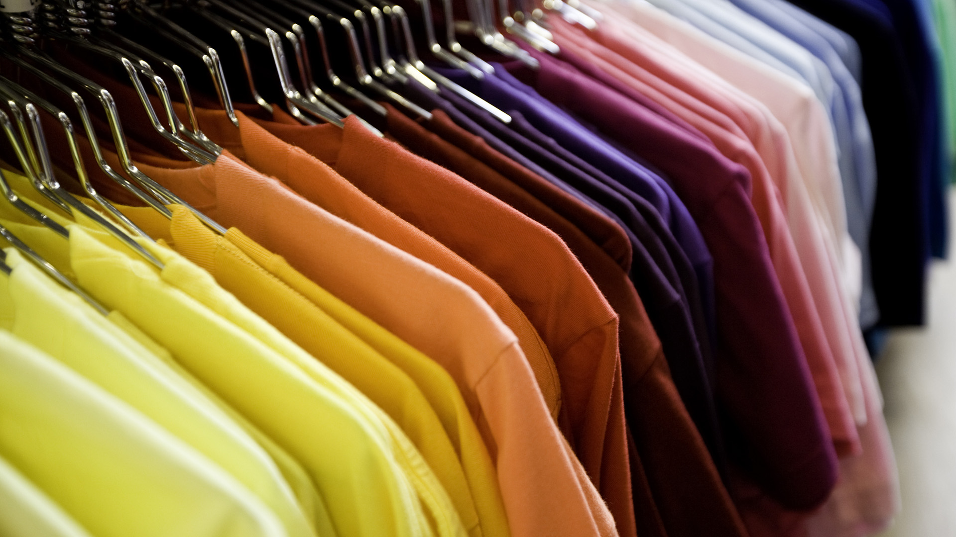 Dáileog dopaimín as an gcófra – caith díot na balcaisí dubha dorcha gruama