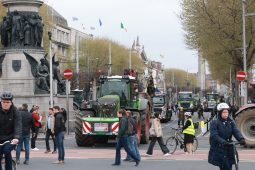 ‘An dlí ina iomláine’ le cur i bhfeidhm ar lucht agóide a dhiúltóidh a bhfeithiclí a bhogadh – An Garda Síochána