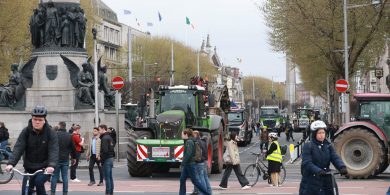 ‘An dlí ina iomláine’ le cur i bhfeidhm ar lucht agóide a dhiúltóidh a bhfeithiclí a bhogadh – An Garda Síochána