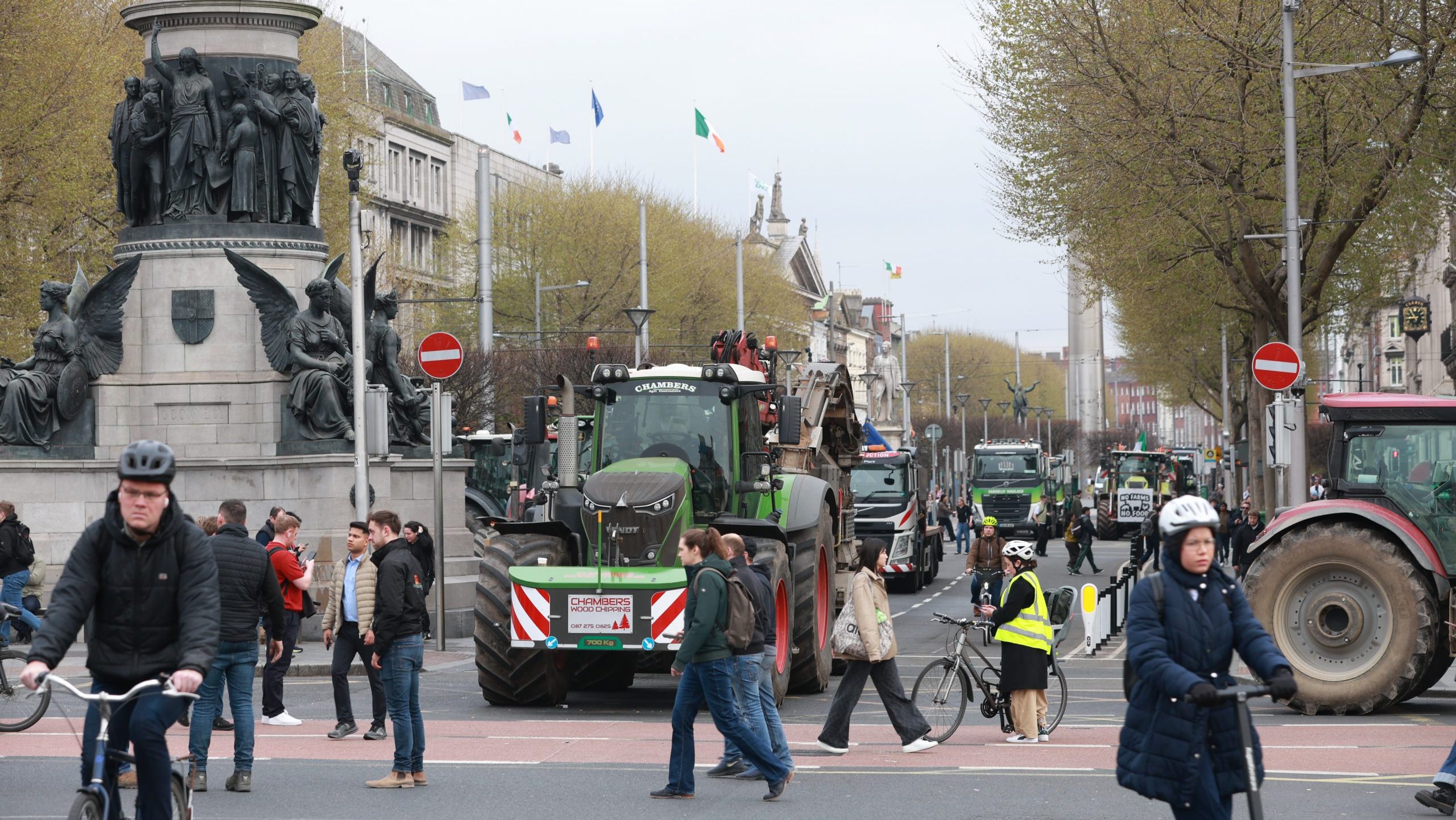 ‘An dlí ina iomláine’ le cur i bhfeidhm ar lucht agóide a dhiúltóidh a bhfeithiclí a bhogadh – An Garda Síochána