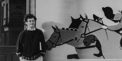 Gabriel Rosenstock, duine de mhórscríbhneoirí na Gaeilge agus file ‘idirnáisiúnta’, ar shlí na fírinne