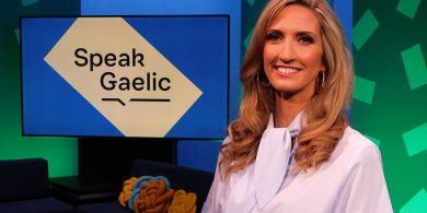 Amharc ar na hAlbanaigh agus bíodh clár Gaeilge againn don fhoghlaimeoir