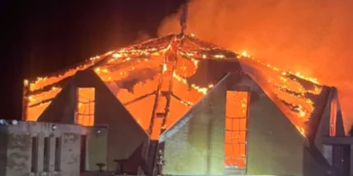 Ailtire agus suirbhéir cainníochta ceaptha le séipéal paróiste Ghaoth Dobhair a atógáil