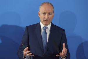 Níl dearcadh an Taoisigh faoi reifreann teorann ag teacht le meon an phobail