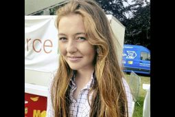 Fuath ban i measc na bpóilíní – cliseadh ar Katie Simpson ina beatha agus ina bás