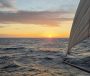 Ó Fowydh go dtí an Ghailís – ag seoladh ó éirí go luí na gréine agus tóstaí cáise do lucht an mheán oíche