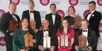 Gradaim Alumni Ollscoil na Gaillimhe bronnta ar cheannasaí TG4 agus rámhaí Gaeltachta