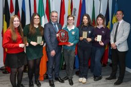 Duais i gcomórtas aistritheoirí óga an Aontais Eorpaigh buaite ag dalta as Gaillimh
