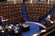 Leasú suntasach á dhéanamh ag an rialtas ar cheann de mhórspriocanna an stáit i leith na Gaeilge