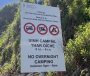 ‘Earráid chléireachais’ –  ‘No overnight camping’ aistrithe mar ‘Uimh campáil thar oíche’ ag roinn rialtais