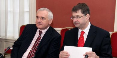 ‘Ní bheadh stádas oifigiúil ag an nGaeilge san AE murach Bertie Ahern’ – Ó Cuív