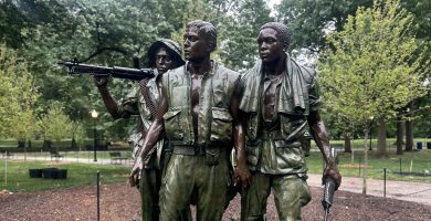 An fear a chuir cóir leighis ar POW an Hanoi Hilton