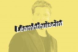 LÉAMHTHUISCINT: Brad Pitt sa Daingean